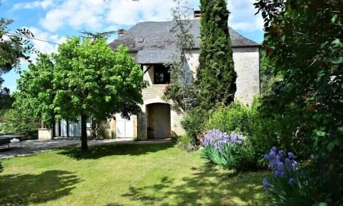 Floirac House | Ma maison de famille en Quercy avec piscine