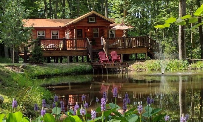 Burton Cabin | Ma & Pa’s Cabin Getaway Amish Country Outdoor Bath