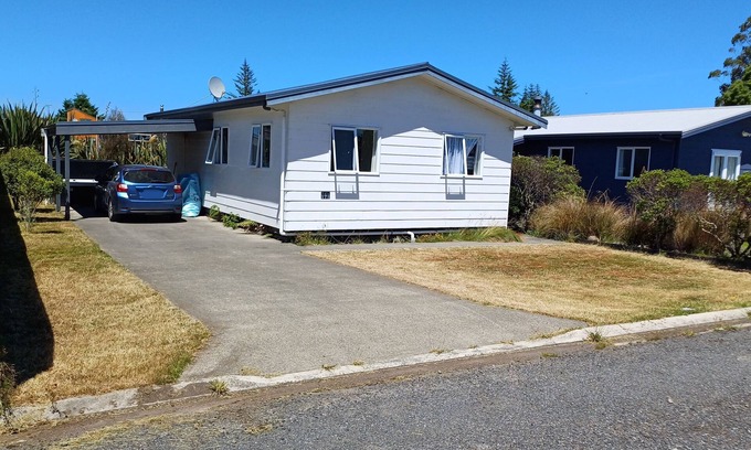 National Park Village House | Macks Alpine Chalet with Spa Pool, Bike Shed, Big Heat Pump, Carport.