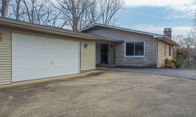 Gilbertsville House | Maclew View on Kentucky Lake- within minutes of local marina.