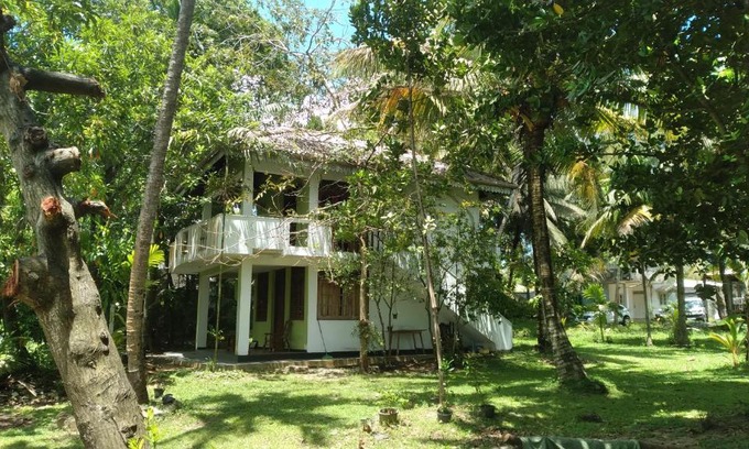 Hikkaduwa Bed & Breakfast | Madampa Ganga Villa.