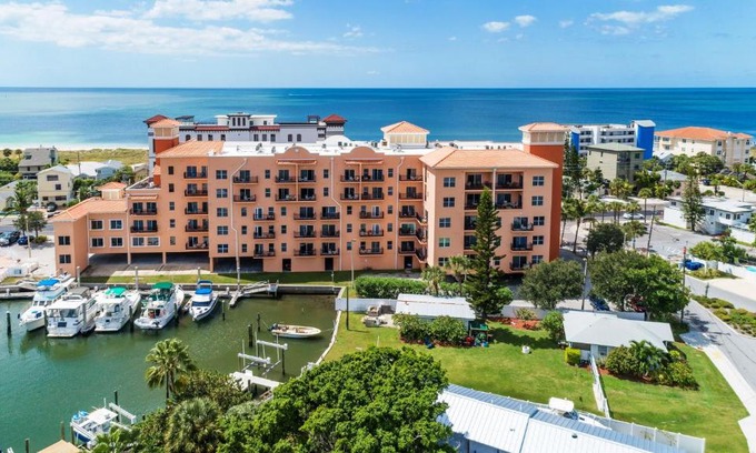 Madeira Beach Resort | Madeira Bay Resort II by Travel Resort Services