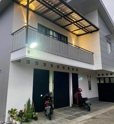 Wonosobo House | Madina Monochrome Homestay SYARIAH