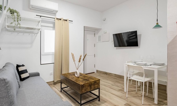 Villaverde Apartment | Madrid Villaverde III - Cozy apartment, AC