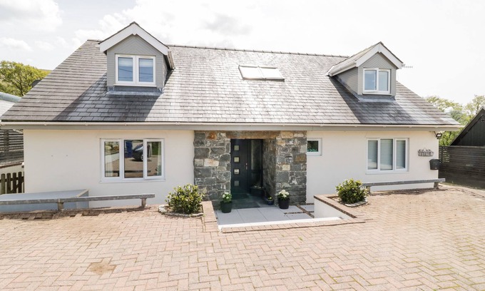 Dolgellau Cottage | MAES MEILLION, family friendly, with a garden in Dolgellau