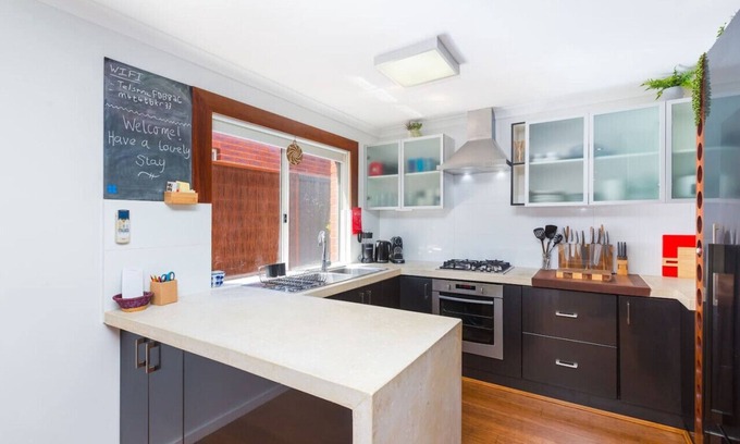 Scarborough Villa | Magic Location! 1km to Scarborough Beach!