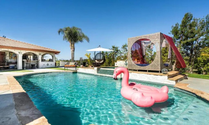 Temecula House | MAGIC VILLAS Oro y Azul on Sunset Deck