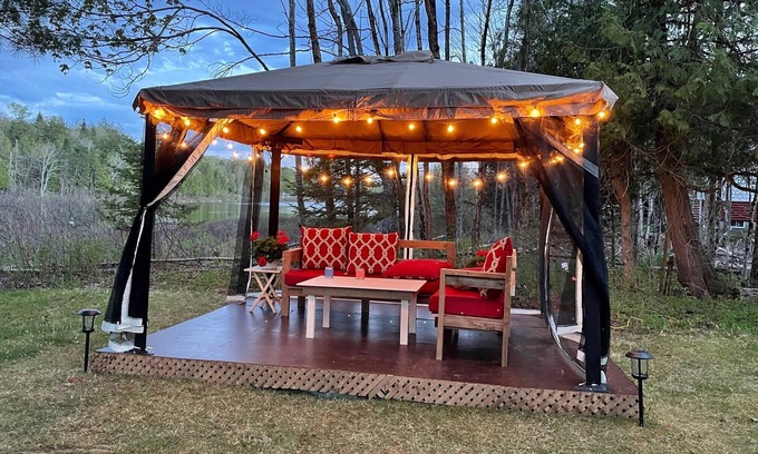 Cheneville Cottage | Magical Waterfront Cottage