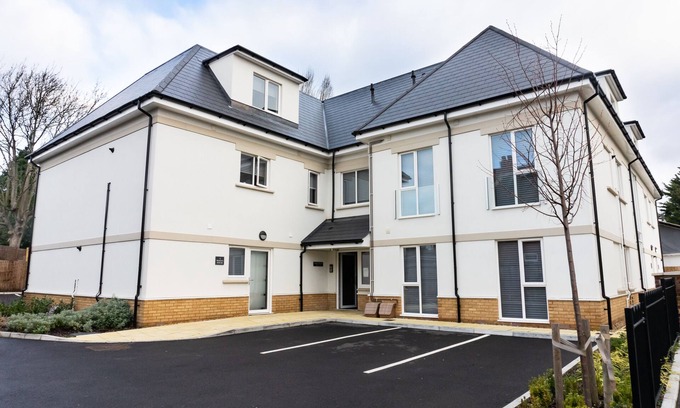 Runnymede Apartment | Magna House