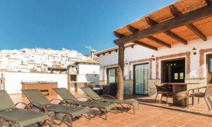 Canillas de Albaida House | Magnificent villa with terrace, jacuzzi and stunning views
