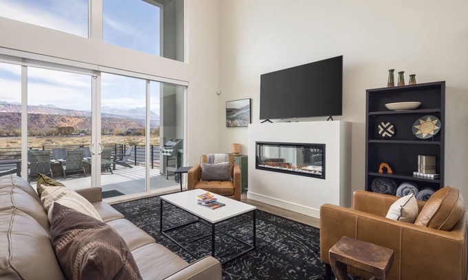 Moab South Valley House | Magnificent 4 bedroom New home with views minutes from Arches