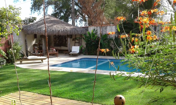 Centro House | Magnificent beach house: swimming pool and tropical garden!