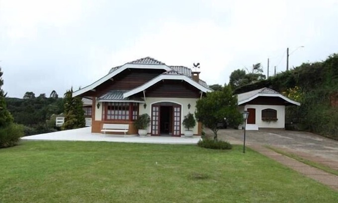 Campos do Jordao House | Magnificent house near the center of Capivari with beautiful views