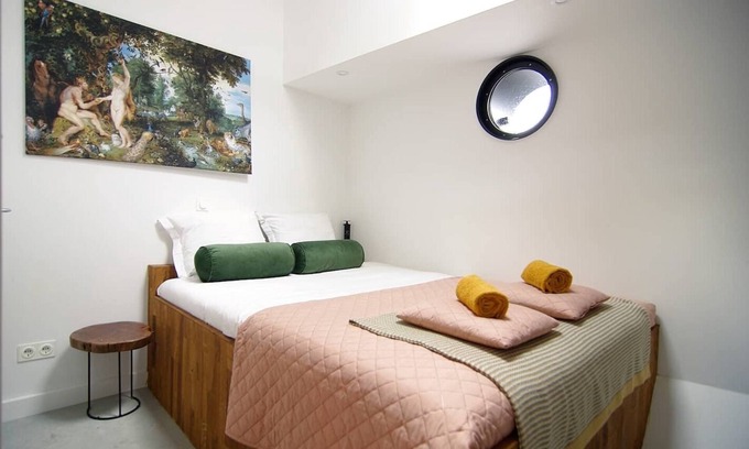 Eastern Docklands Boat Rental | Magnificent houseboat with a stunning view!