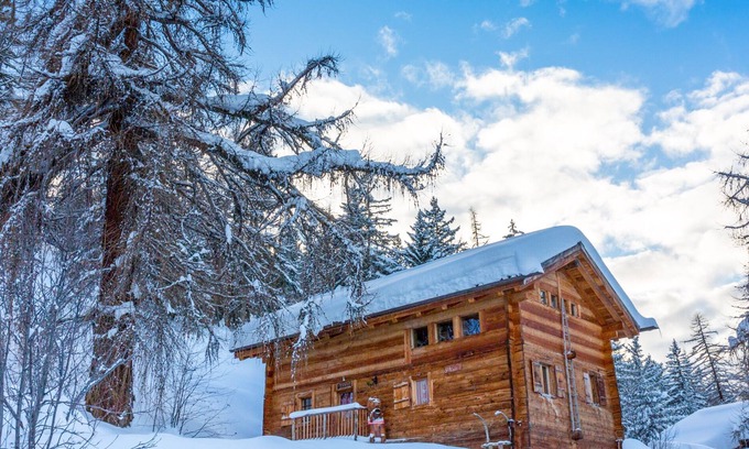 Mayens-de-Riddes Ski Chalet | Magnificent large chalet on the slopes more information La gouille à l'ours