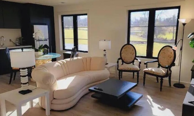 Middleburg Apartment | Magnificent Middleburg Getaway: 2BR w Bucolic Views, Solar Power, & Nearby Shops