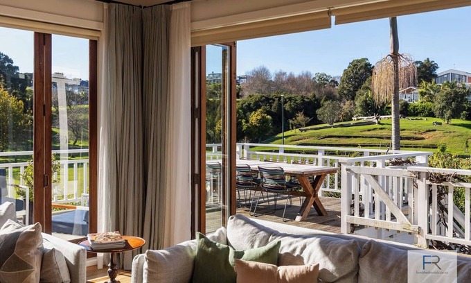 Grey Lynn House | Magnificent Parkside Retreat