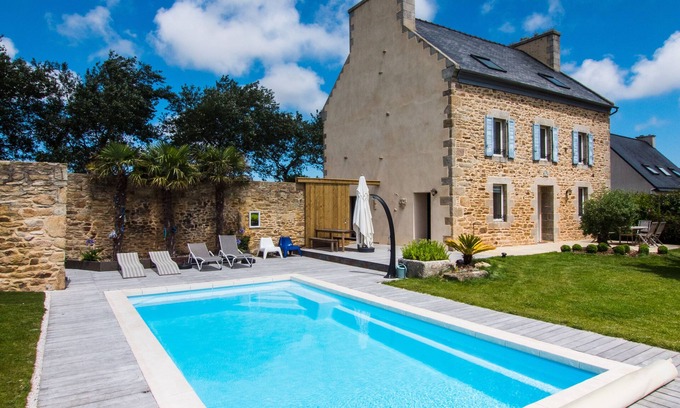Plouneour-Trez Villa | Magnificent renovated 4* villa with heated swimming pool. Ideal for families!