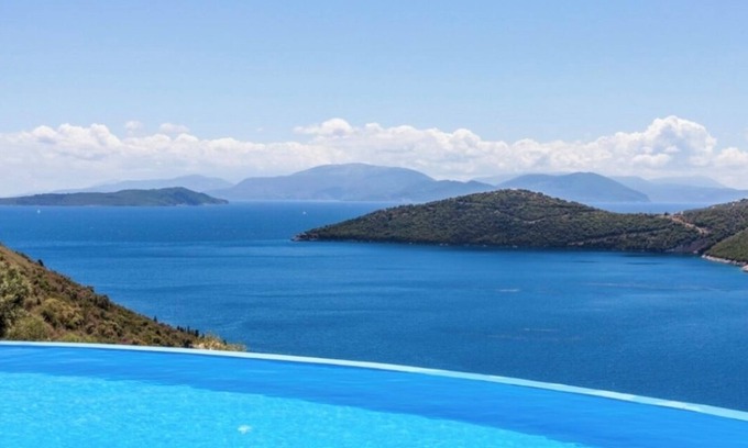 Mikros Gialos Villa | Magnificent sea view villa 5 minutes from the beach