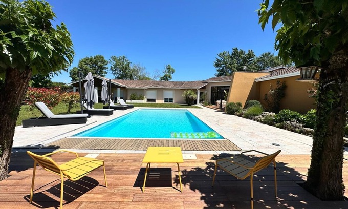 La Brede Villa | Magnificent villa with pool and spa near Bordeaux