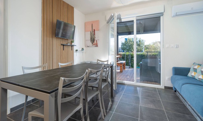 Serignan Villa | Magnificent villa with garden for 9 people