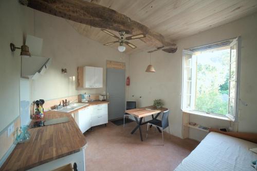 La Roquebrussanne Apartment | Magnifique eco-gîte des Marronniers avec terrasse