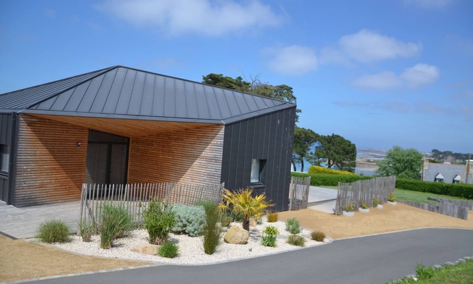 Trevou-Treguignec House | Magnifiques Vues Mer, Confort et Architecture Unique à 100 m de la Plage