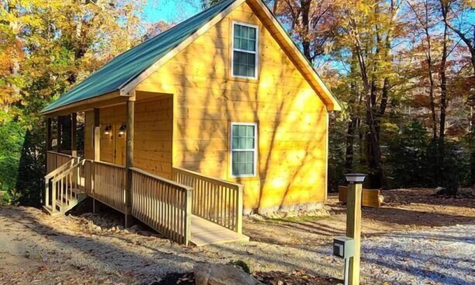 Cosby Cabin | Magnolia Den: Pet-friendly Cabin near Gatlinburg