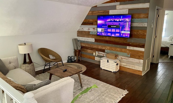 Knoxville House | Magnolia House Loft - 10 min to downtown and campus