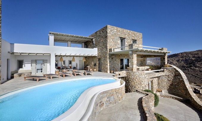 Paraga Villa | Magnolia in Mykonos with 4 bedrooms and 4.5 bathrooms
