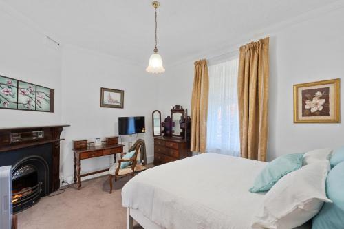 Franklin Bed & Breakfast | Magnolia Room, Franklin Lodge Huon Valley