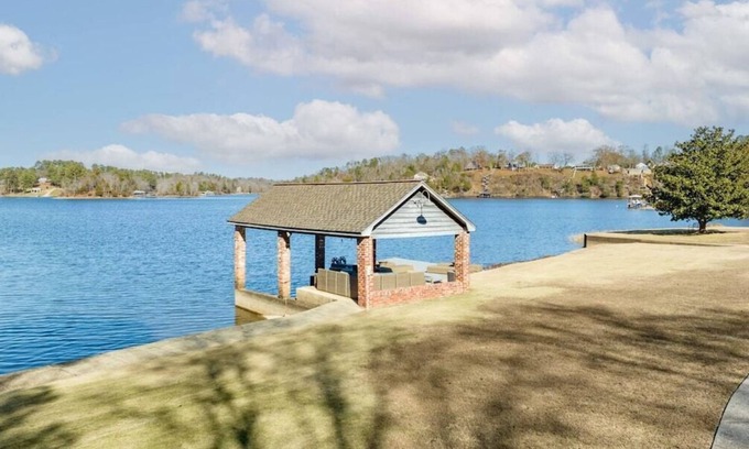 Northport House | Magnolia Tides- Incredible Views @ Lake Tuscaloosa