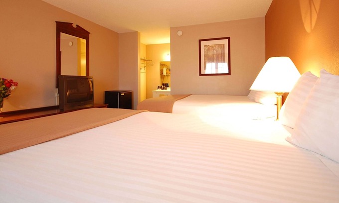 Garden City Hotel | Magnuson Hotel Red Baron