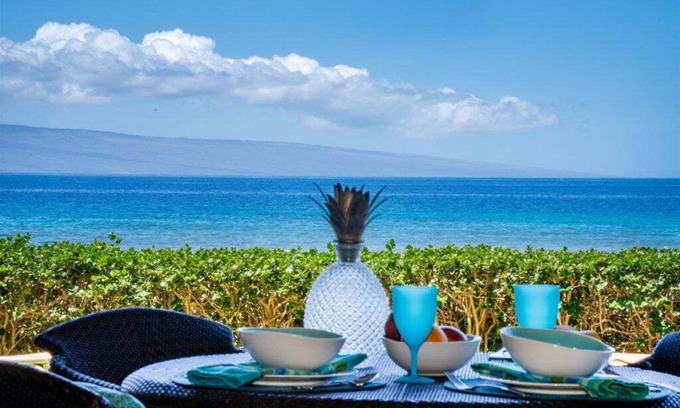 Lahaina Apartment | Mahana Beachfront Walkout