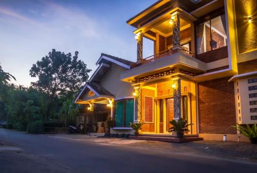 Borobudur House | Maher House Borobudur