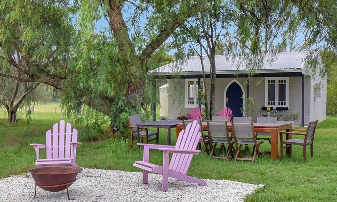 Broke Apartment | Mahony Estate Vineyard View - Sleeping 2 Guests in Broke