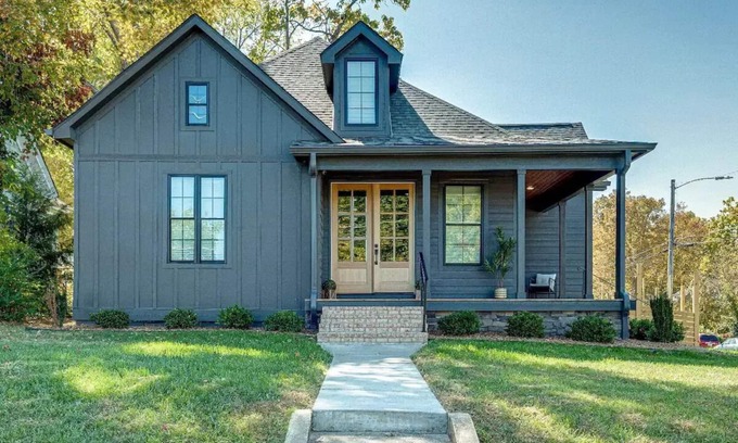 Dickson House | *Main&Broad* Elegant 4 bedroom Downtown w/parking