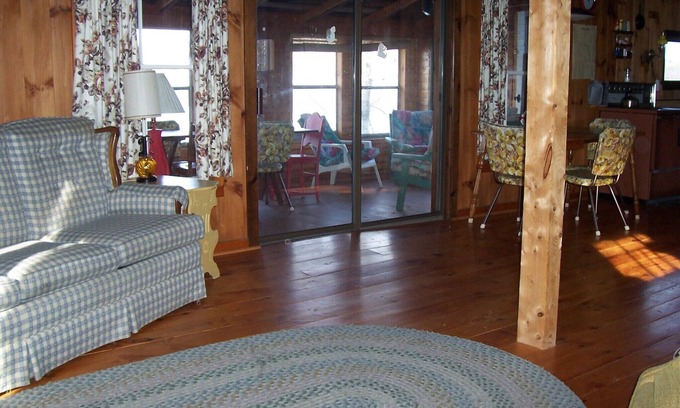 Charleston Cottage | MAIN Cottage: family & pet friendly on pristine Echo Lake in VT's NEK!
