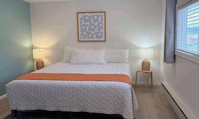 Lake City Apartment | Main Floor Cabin (sleeps 4)