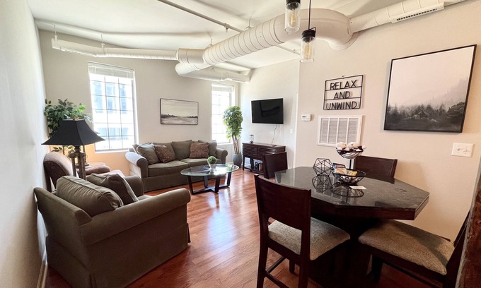 High Point Condo | Main Street Cottage - Cozy 2 bedroom condo - Walk to market, close to HPU
