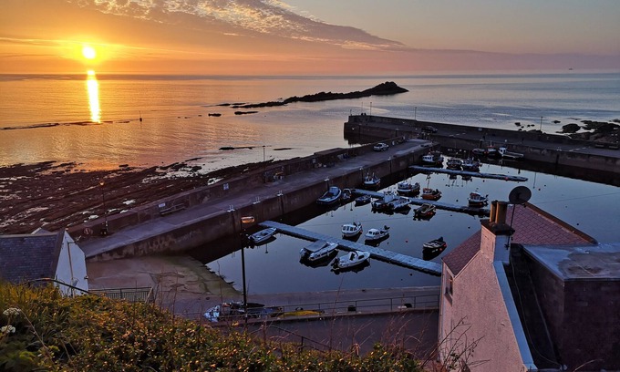 Gardenstown Cottage | MAIN STREET, pet friendly, country holiday cottage in Gardenstown