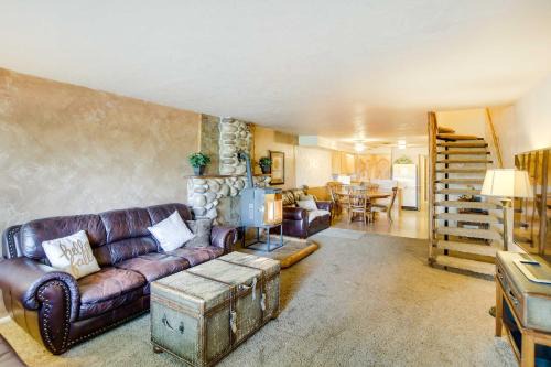Paris House | Main Street Townhome - 12 Miles to Bear Lake!
