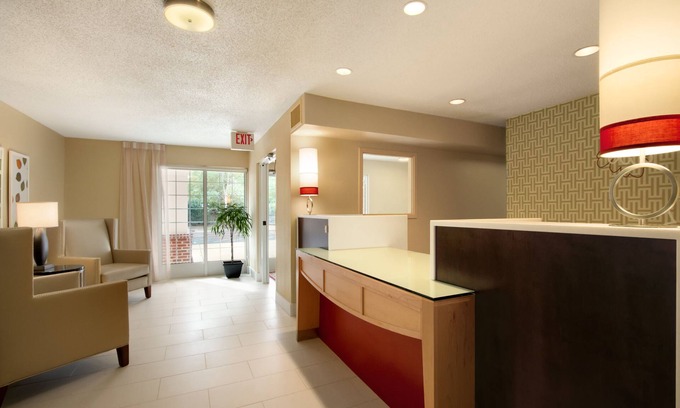 Farmington Hills Hotel | MainStay Suites Detroit Farmington Hills
