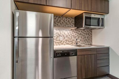Franklin Hotel | MainStay Suites Milwaukee-Franklin