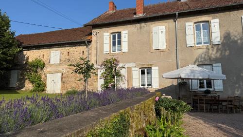 Saint-Symphorien-de-Marmagne Apartment | Maison Belle Vie