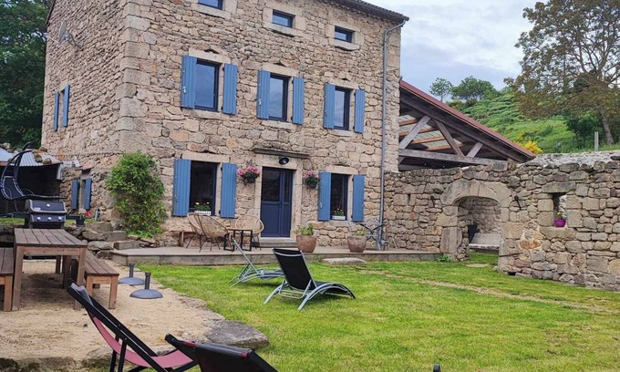 Saint-Christophe-dʼAllier House | Maison de Famille Le Clos du Marida