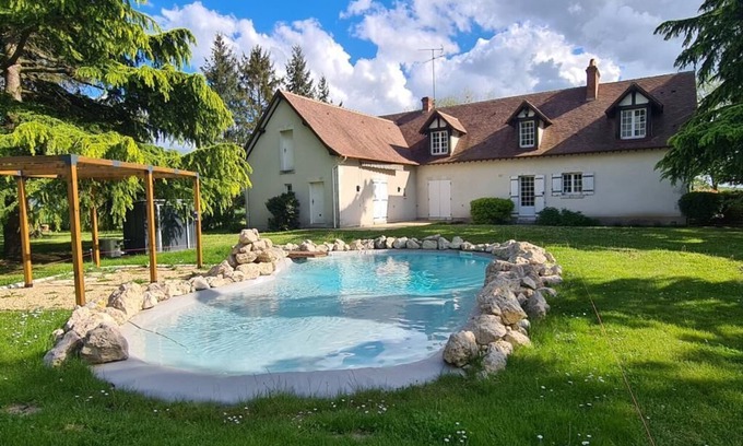 Huisseau-sur-Mauves Apartment | Maison 14 Personnes Avec Piscine