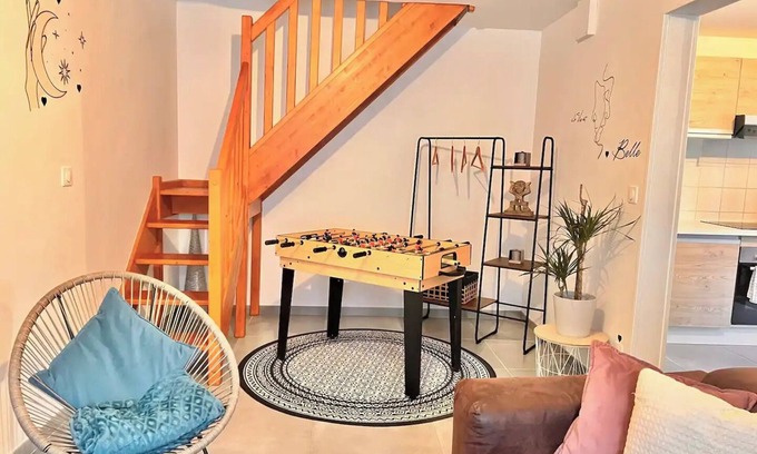 Ruelle-sur-Touvre House | Maison 2 Chambres Centre Ville Wifi - Babyfoot - TV