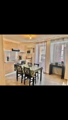 Ruelle-sur-Touvre Villa | Maison 2 Chambres - TV - CLIM - BABY FOOT