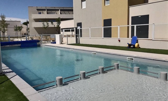Serignan House | Maison Abordable + Kitchenette + Parking Gratuit